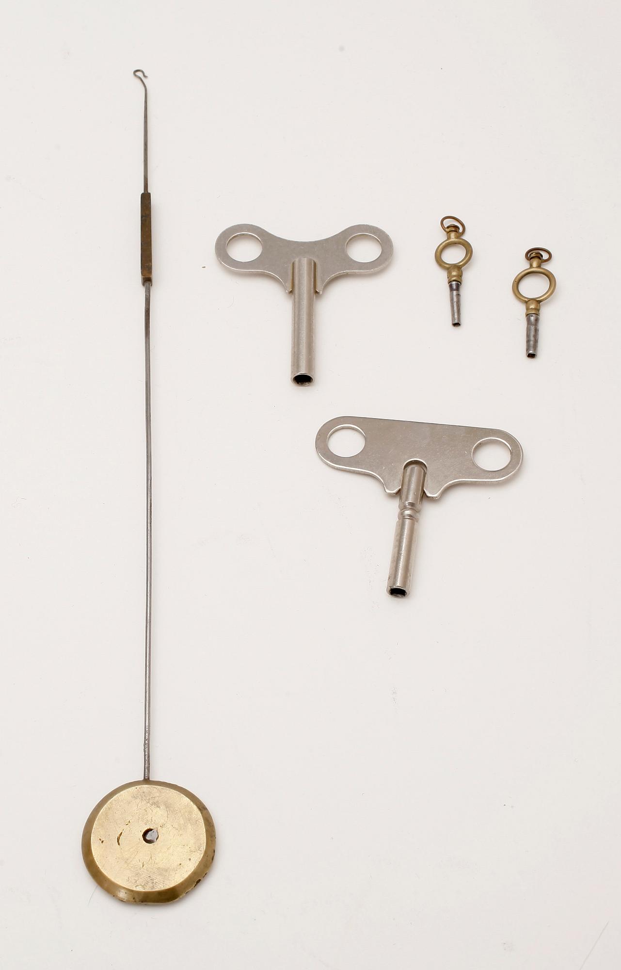 BORDSPENDYL, senempire, 1800-talets första hälft.