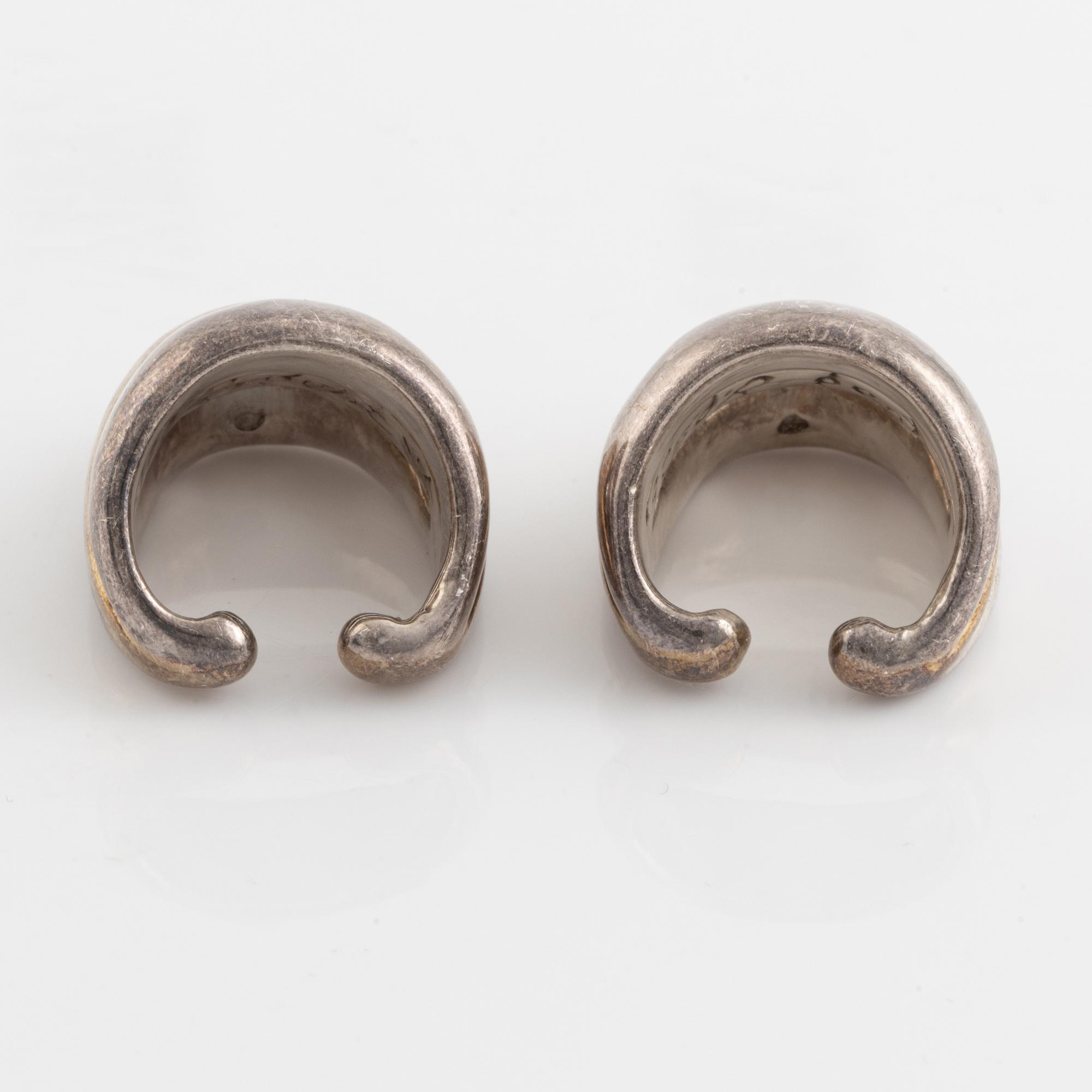 Two silver rings.