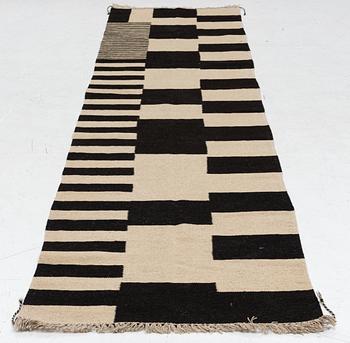 Gallerimatta, Kelim, ca 386 x 94 cm.