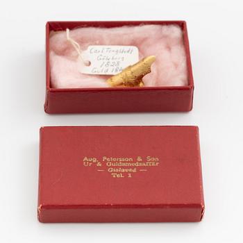 Ring 18K guld, som skydd vid sömnadsarbete. Carl Tengstedt, Göteborg 1828.