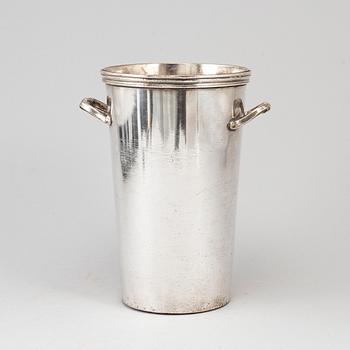 A 20th century French plate champagne cooler.