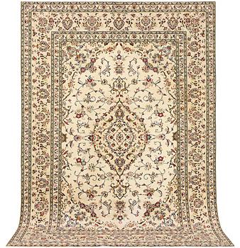 A Kashan carpet, a. 293 x 198 cm.