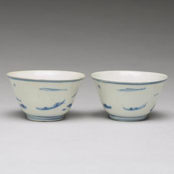 A pair of blue and white cups, Ming dynasty, 17th Century.