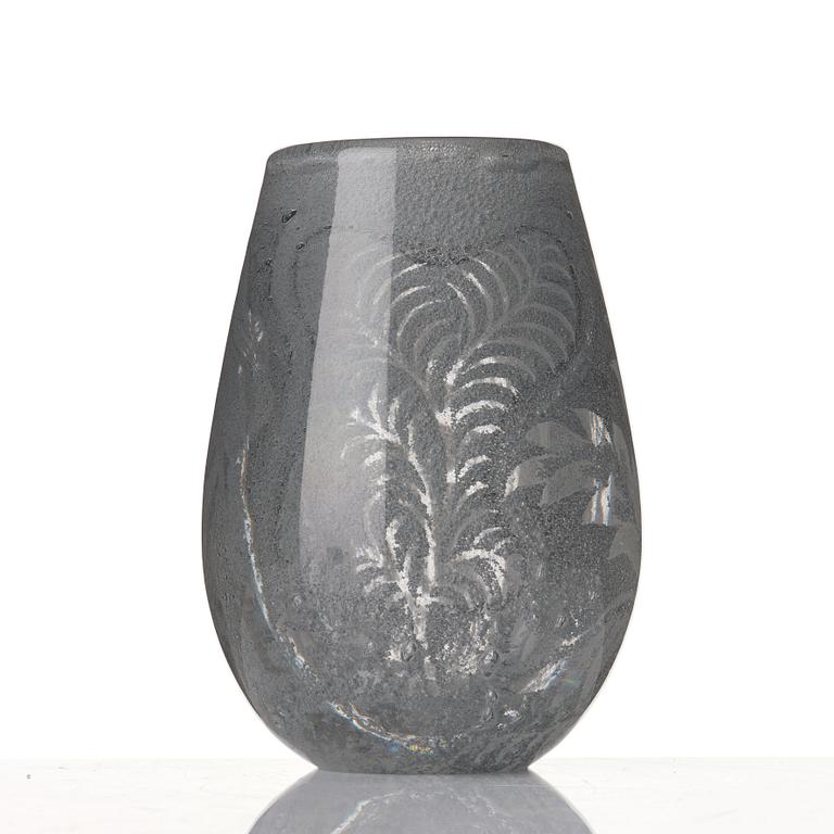 Nils Landberg, "expo 129", a unique glass vase, Orrefors 1944.