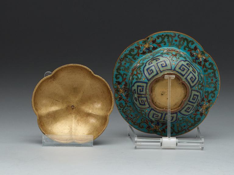 A lobed cloisonné box with cover, Qing dynasty (1644-1912).