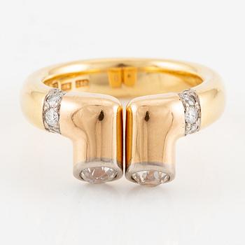 A Gaudy ring 18K gold with old-cut and brilliant-cut diamonds.