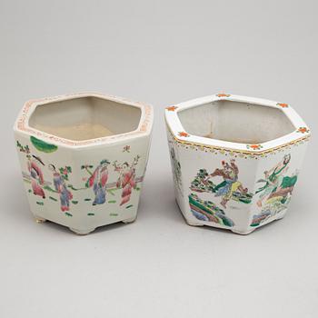A group of four Chinese and Japanese porcelain flower pots, 20th century.