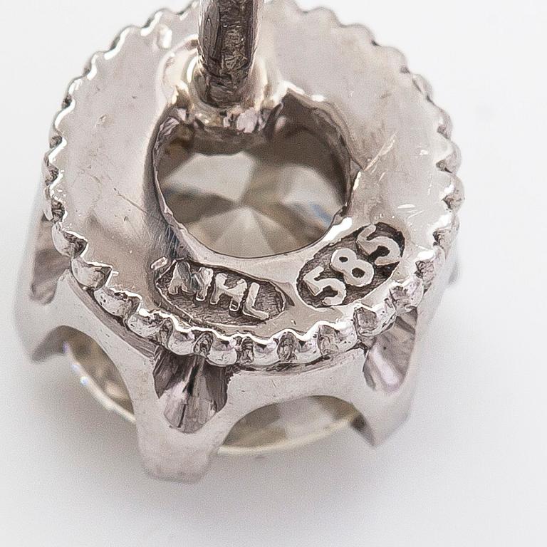 Korvakorut, 14K valkokultaa ja timantteja noin 1.00 ct yht.. Mikko Laine, Turku.