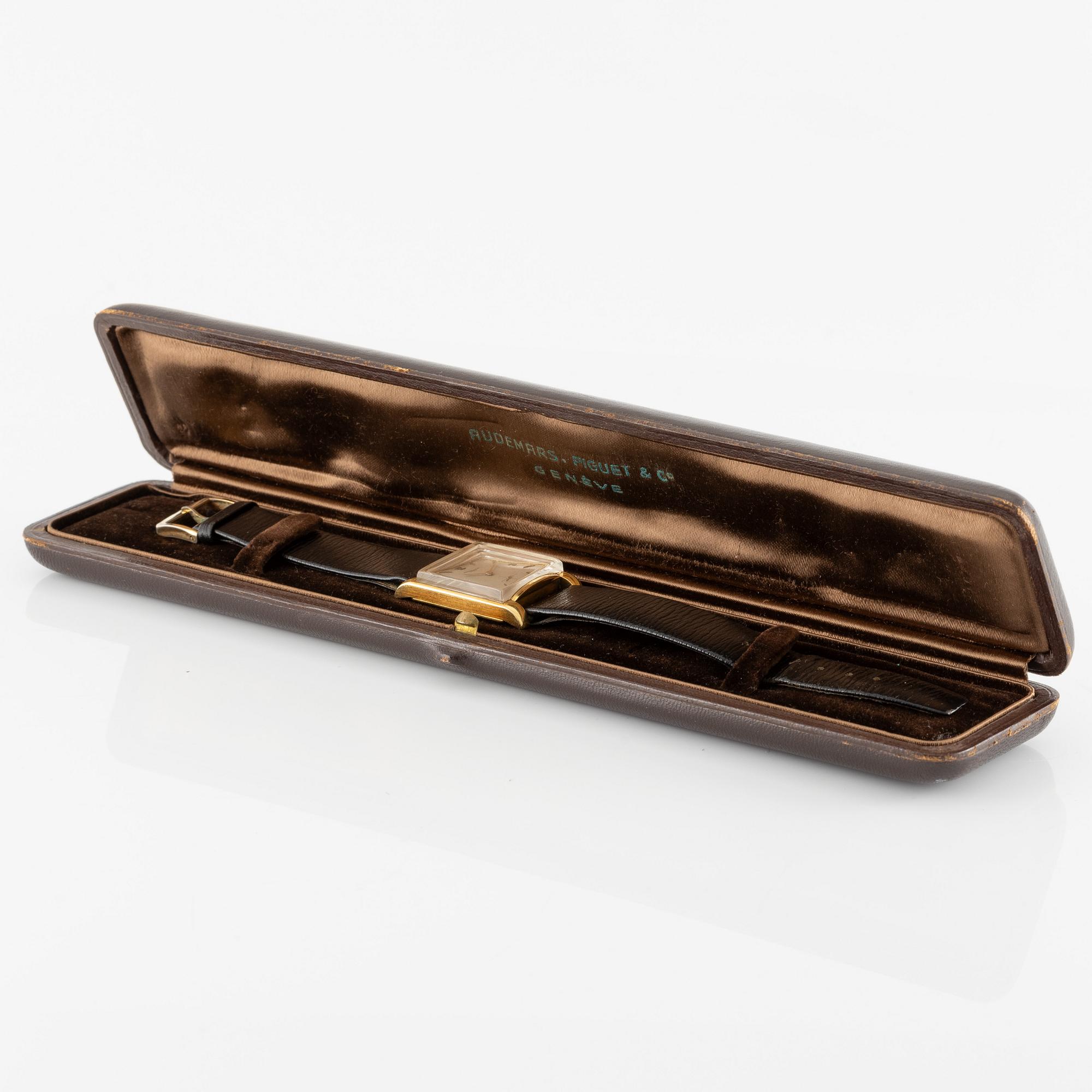 Audemars Piguet, "Tank", wristwatch, 26 x 27 (36) mm.