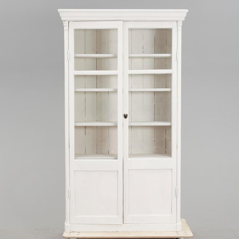 VITRINSKÅP, 1800-tal.