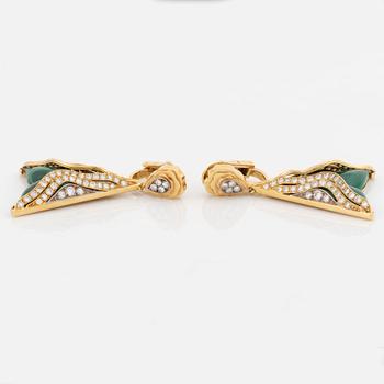 An 18K gold and malachite brooch and pair of earrings set with round brilliant-cut diamonds.