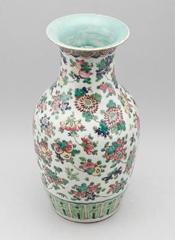 VAS, porslin, Kina, sannolikt 1800-tal.
