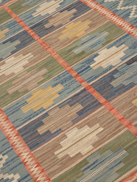 Märta Måås-Fjetterström, A carpet, "Blå taggen", flat weave, ca 304,5-306 x 202,5 cm, signed MMF.