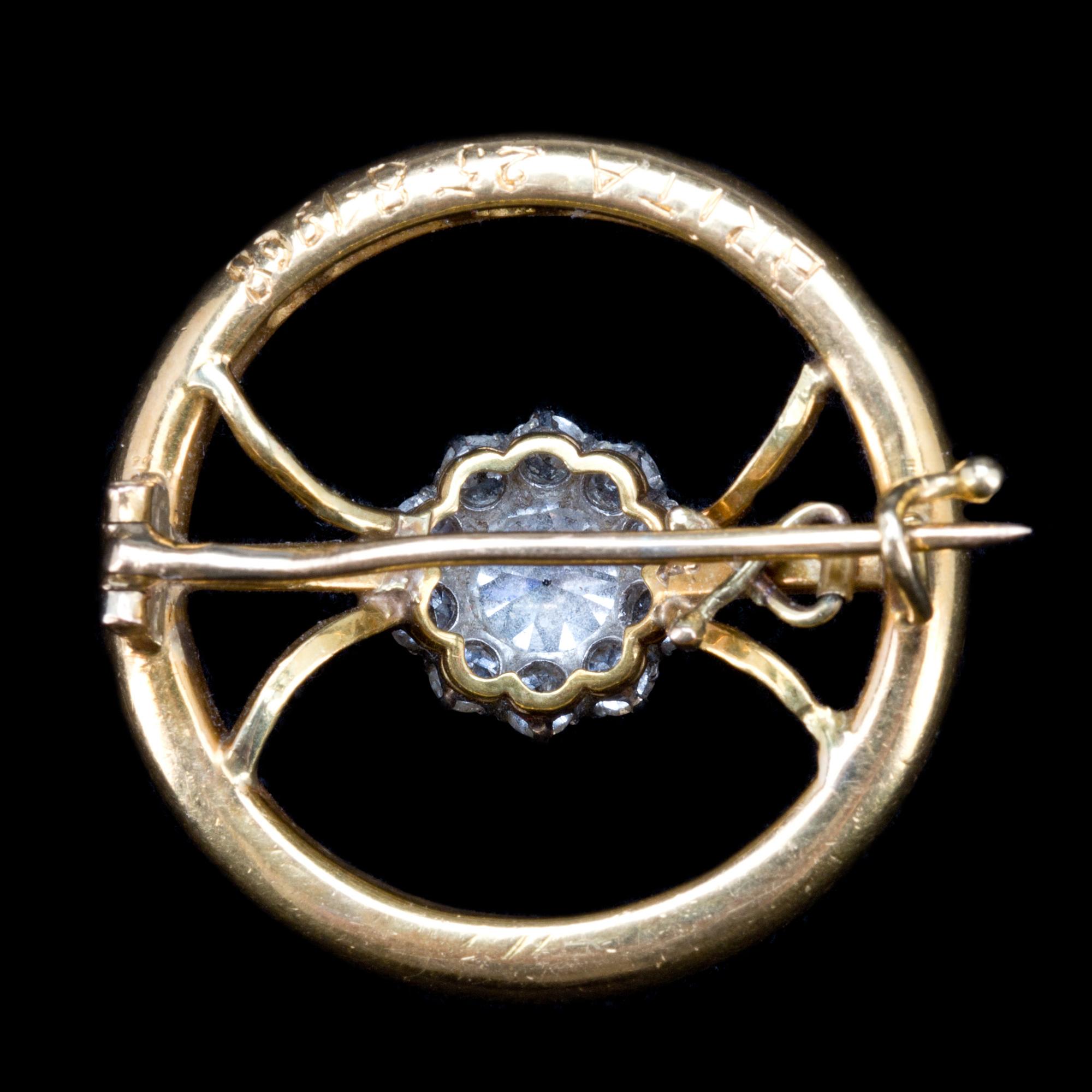 BROSCH, 18 k guld med briljantslipade diamanter ca 1,10 ct. Vikt ca 12 g.