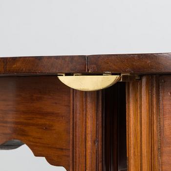 A mahogany dinner table circa 19th century, Georg III.