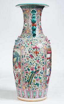 A massive Canton vase, late Qing dynasty.