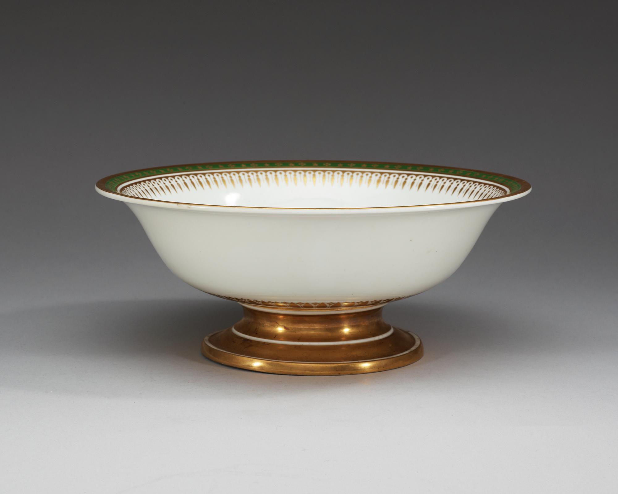 SKÅL på FOT, porslin. Kejserliga porslinsmanufakturen, St Petersburg, Tsar Nikolaj I:s period (1825-55).