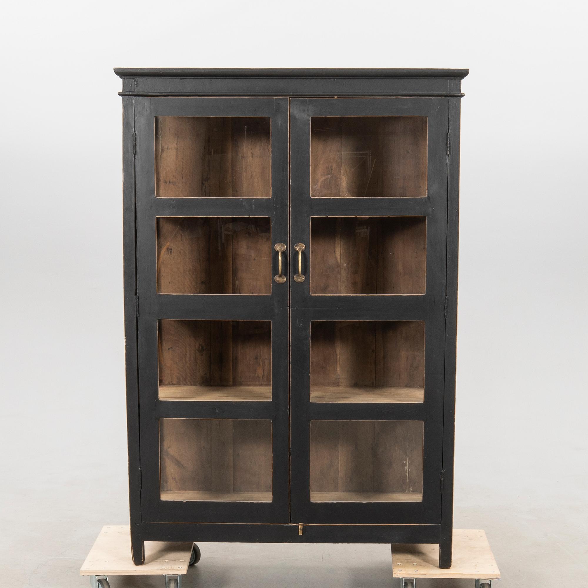 Vitrinskåp från Soulsofie 2022.