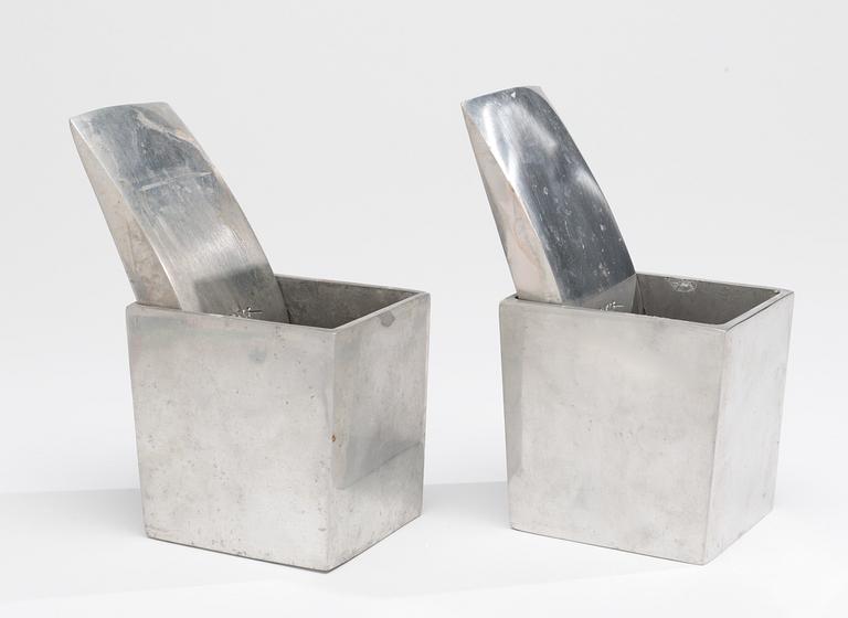 PHILIPPE STARCK, askkoppar, 2 st, "Ray Hollis ashtray", XO, Frankrike.