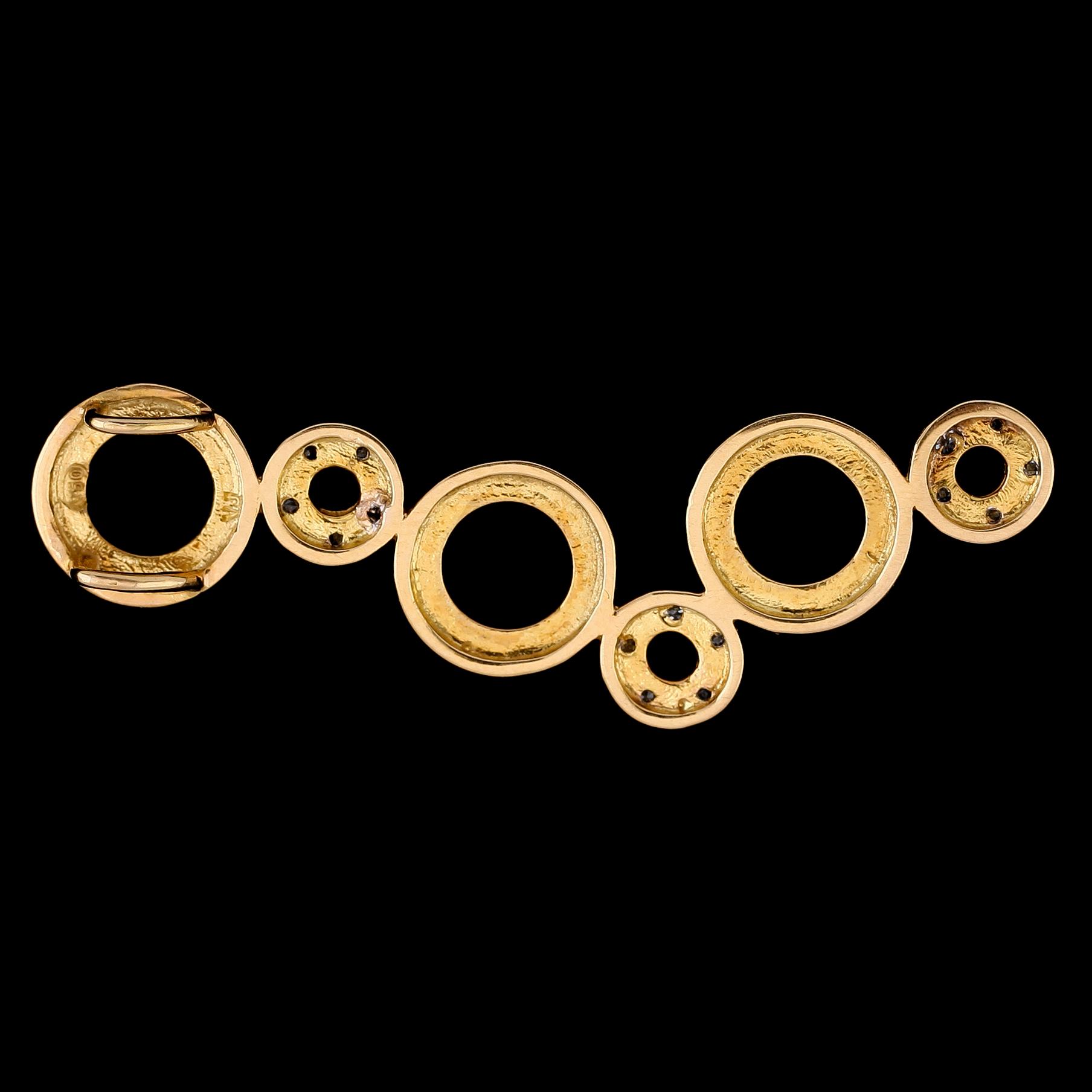 HÄNGE, 18 k guld med små briljantslipade diamanter, 1900-talets andra hälft. Total vikt ca 3 gram.