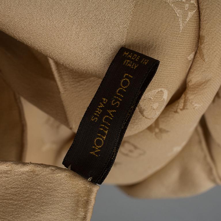 SCARF, 100% silke. Louis Vuitton, Paris.