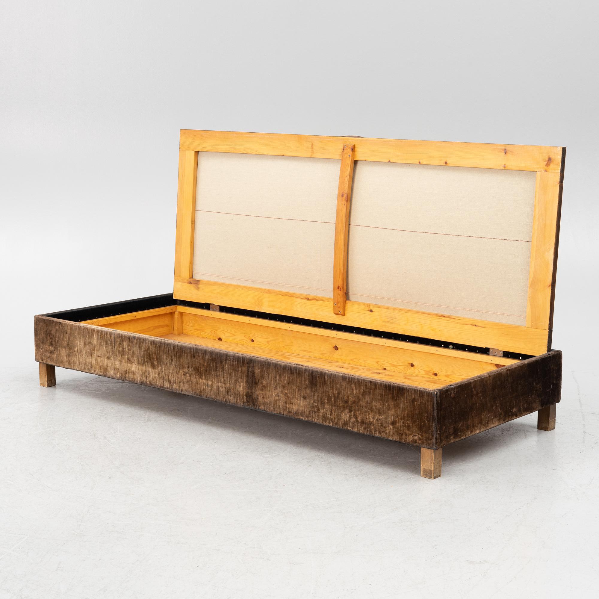 Daybed, 1930s.