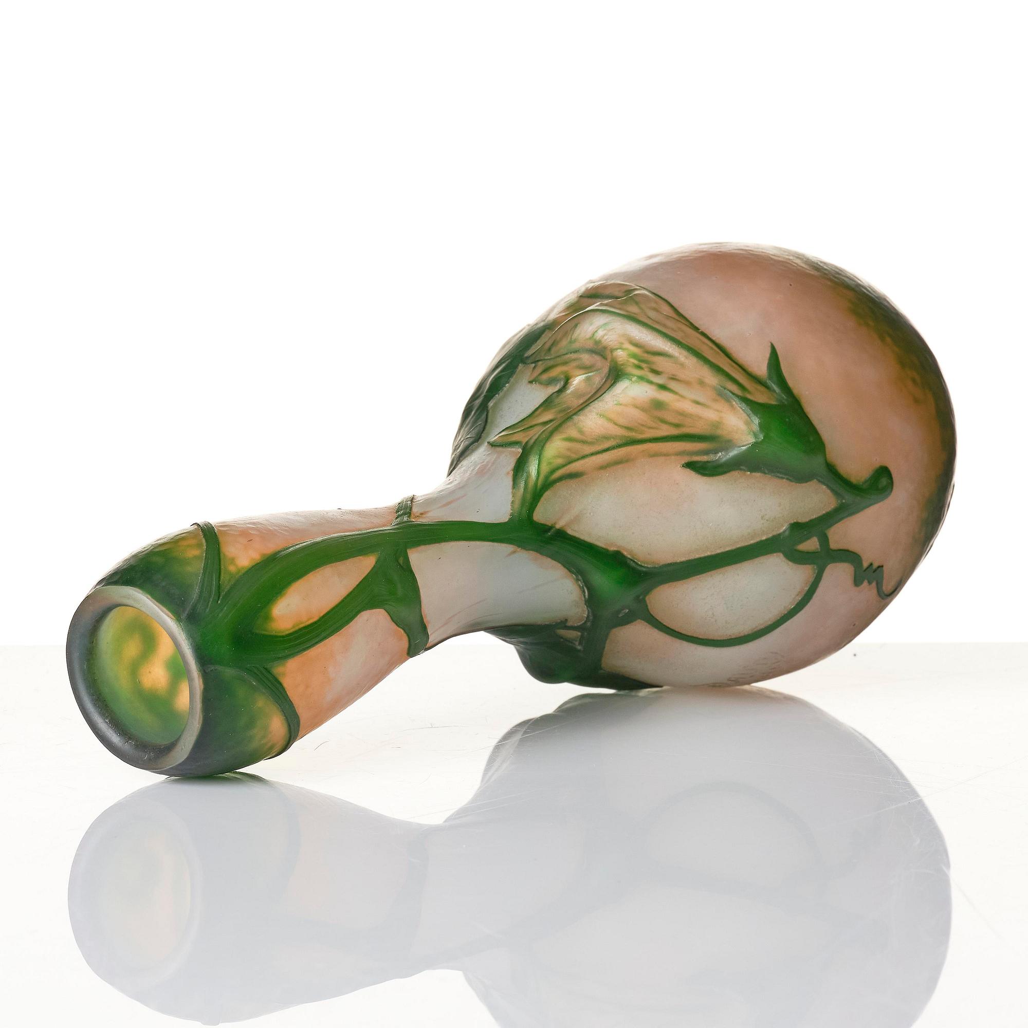 Daum Frères, an Art Nouveau soufflé glass vase, "Coloquinte en fleurs", Nancy, France, ca 1906-1907.