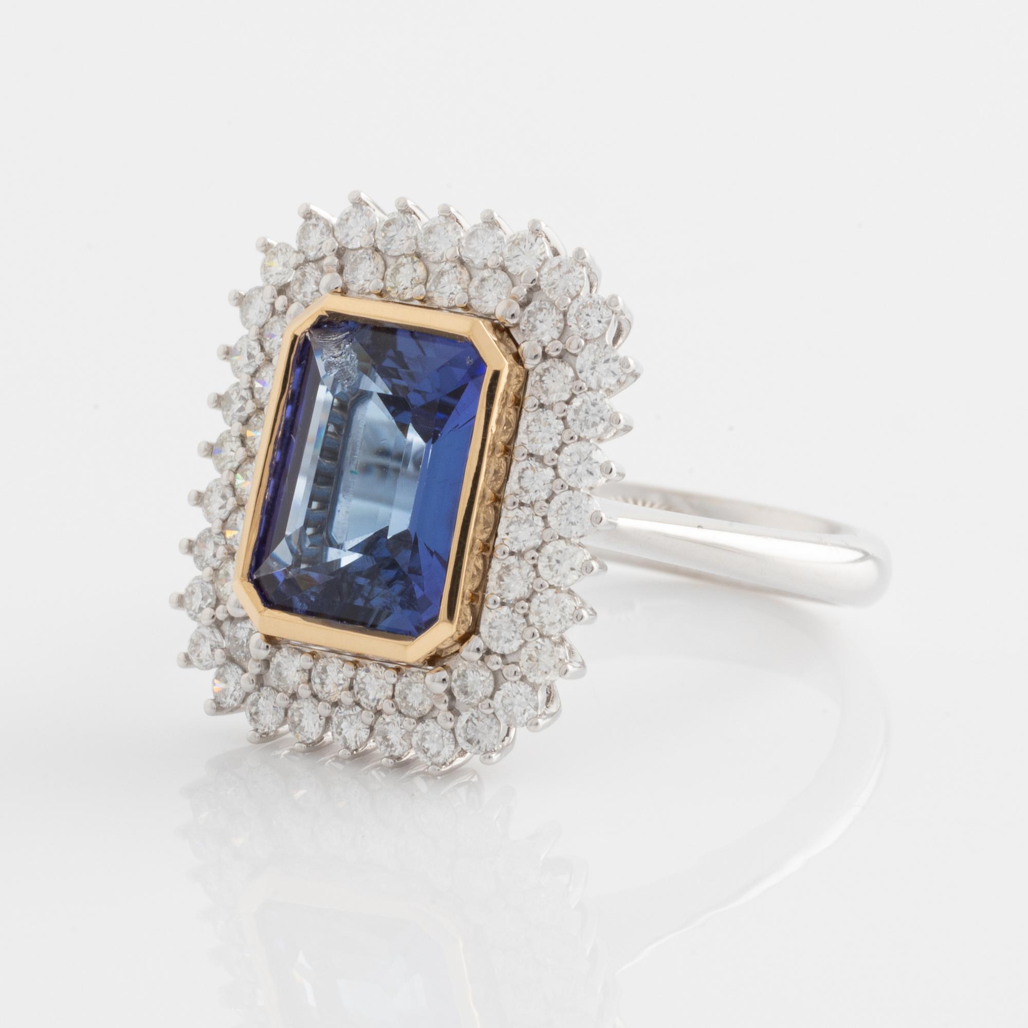 Ring, cocktail ring with tanzanite and brilliant-cut diamonds.
