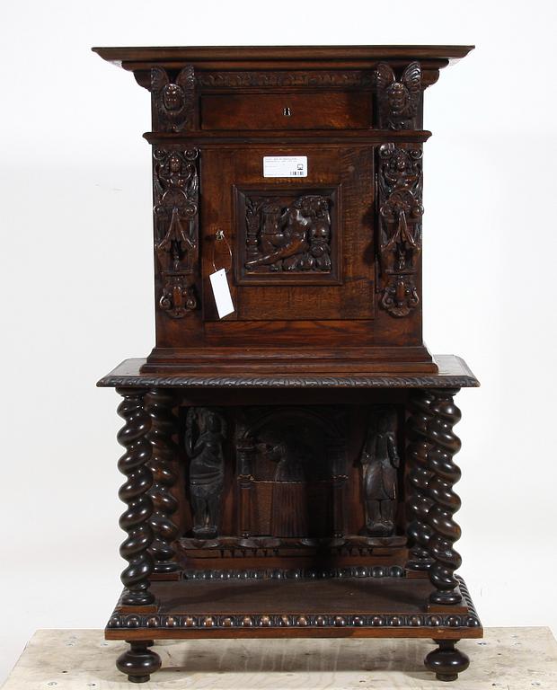 SKÅP PÅ BENSTÄLLNING, renässansstil, sent 1800-tal.