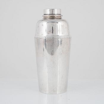 A silver plated coctail shaker, mark of SMPC, Sydney.