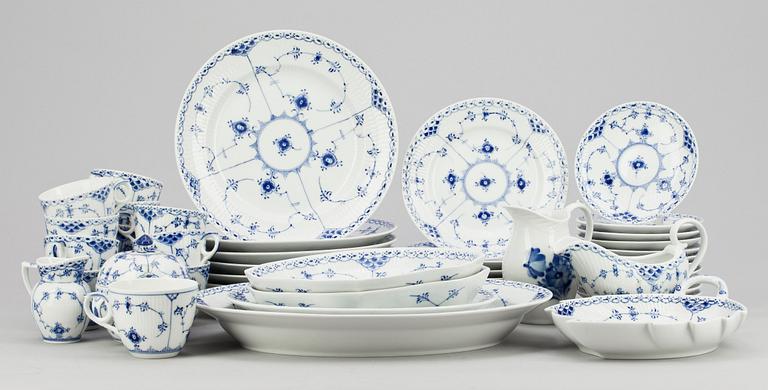 SERVISDELAR 31 st, "Musselmalet", Royal Copenhagen, 1900-talets andra hälft.