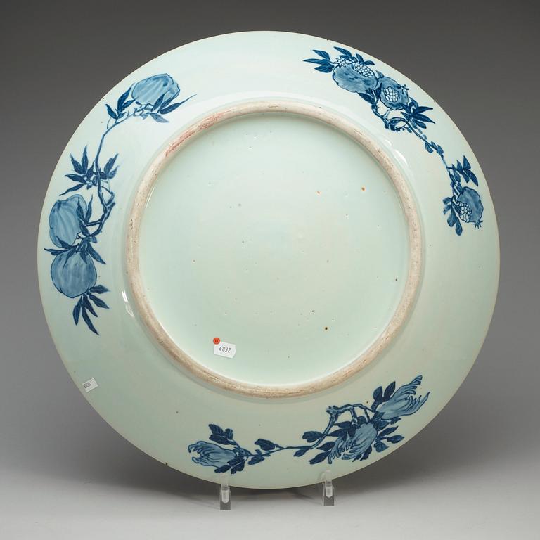 A blue and white charger, Qing dynasty, 19th Century.