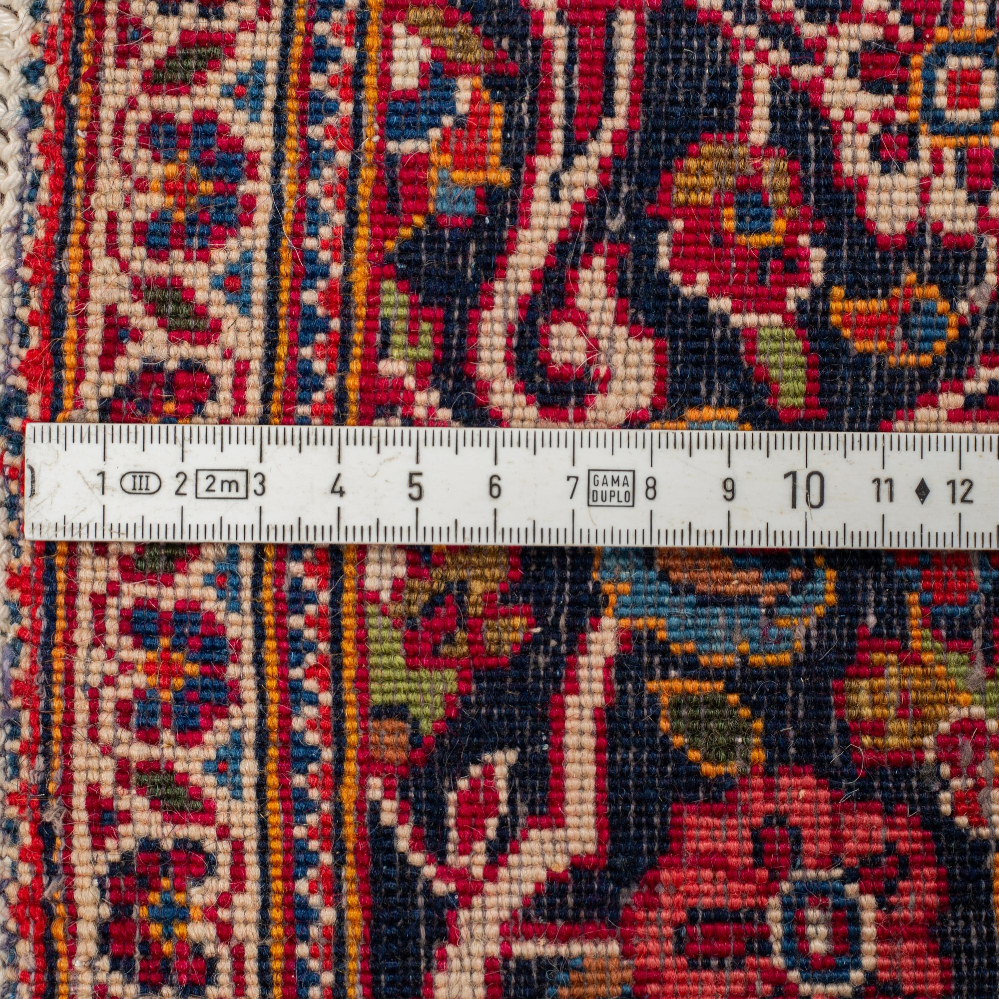 A RUG, semi-antique Kashan, ca 207 x 142 cm.