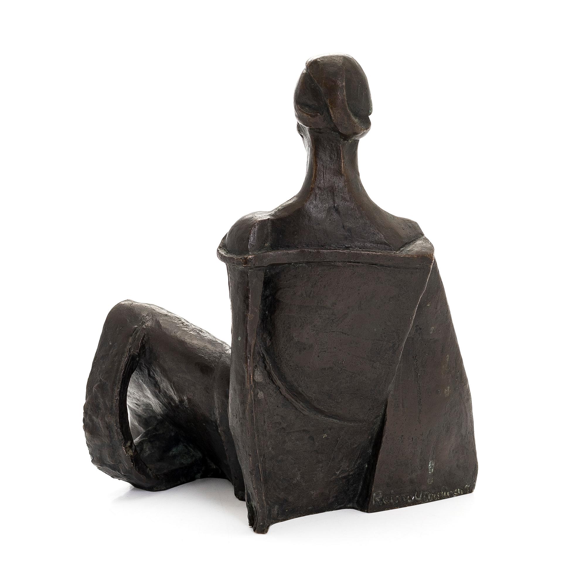 Raimo Utriainen, Seated female figure.