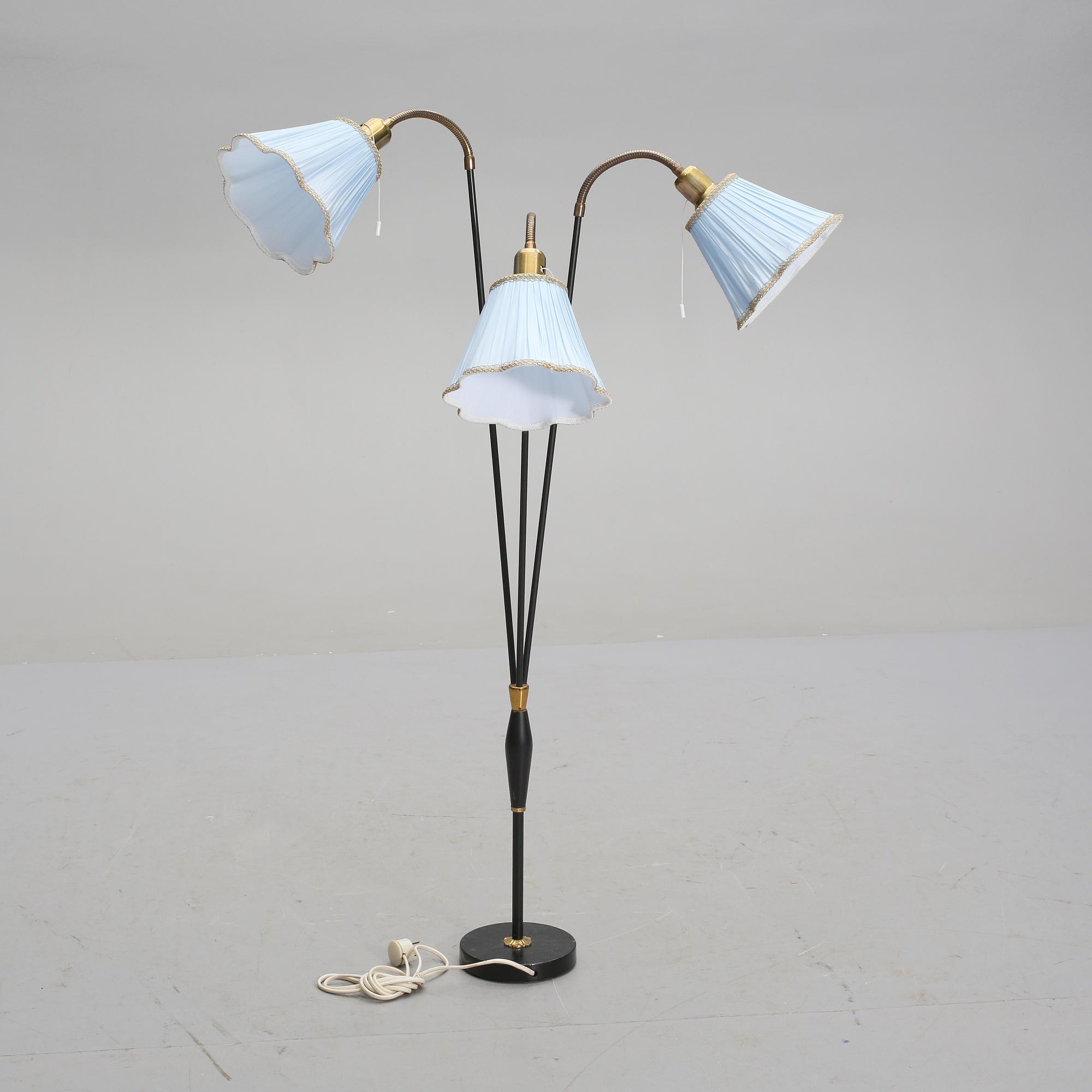 GOLVLAMPA, omkring 1900-talets mitt.