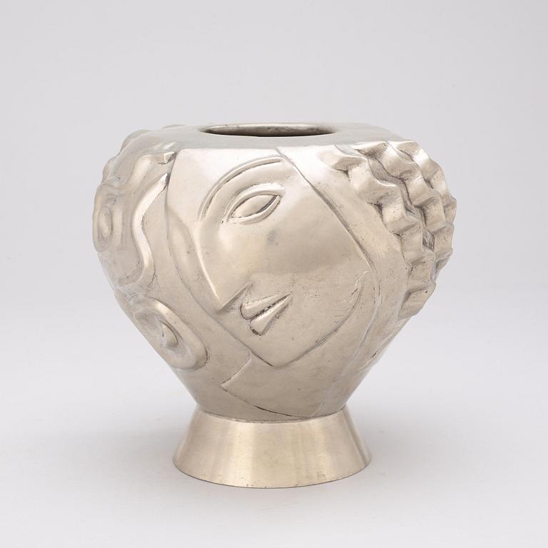 An Anna Petrus pewter vase, Firma Svenskt Tenn, Stockholm 1972.