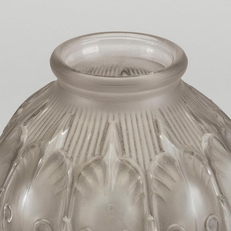 CHARLES GRAFFART OCH RENÉ DELVENNE, a signed Girofla Luxval glass vase for Val St Lambert ca 1935.