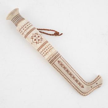 Anders Sunna, a reindeer horn knife, signed and dated 1979.