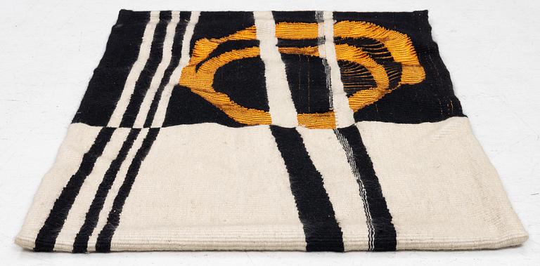 Eeva Renvall, "Kuujärven kuu", bonad, signerad, ca 110 x 82 cm.