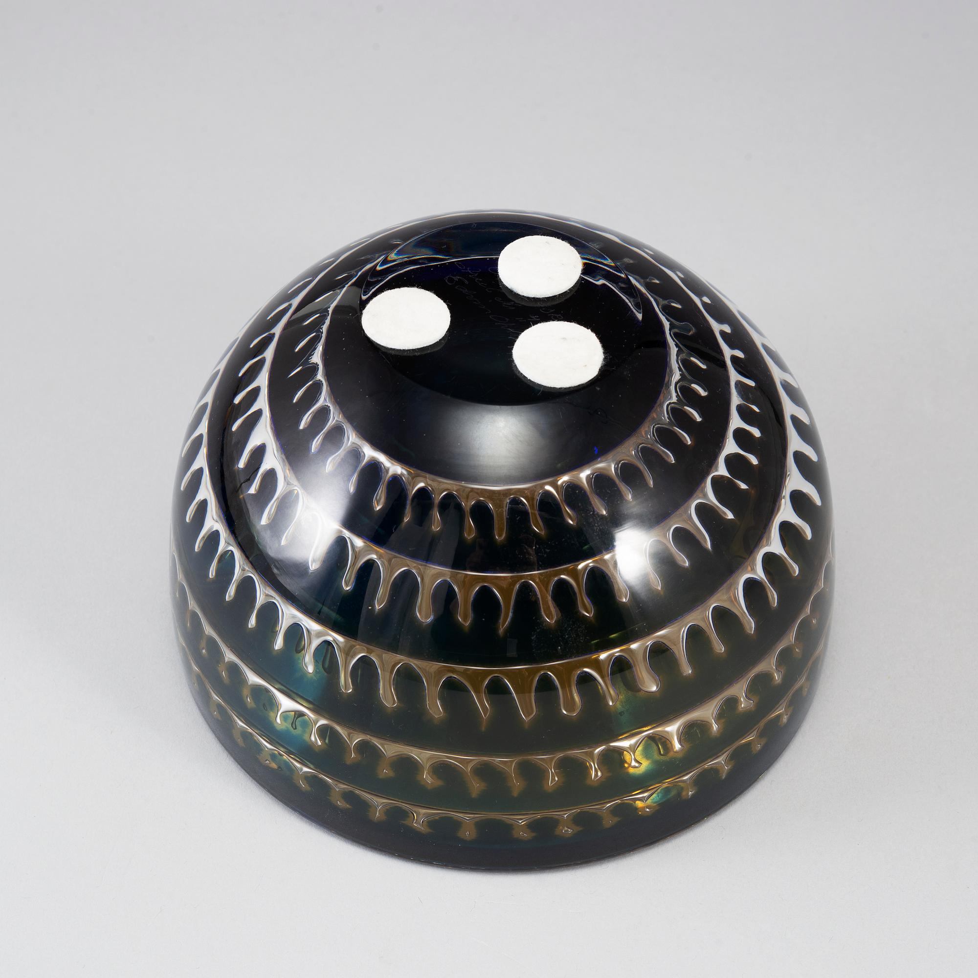 EDVIN ÖHRSTRÖM, an "ariel" glass bowl, Orrefors 1974.