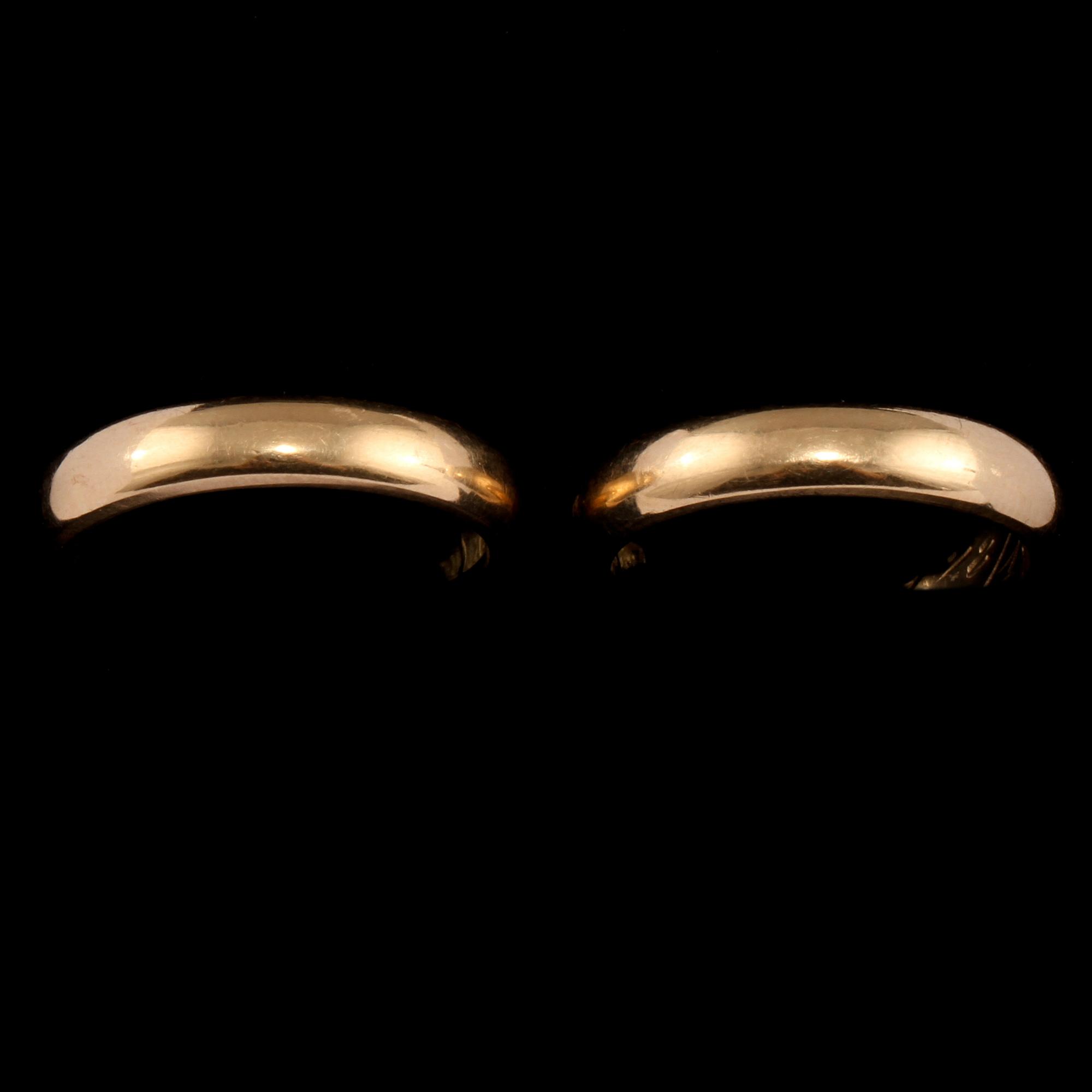 RINGAR, 2 st, 18k guld, D Ekström, Falköping, 1961. Vikt 10 g.