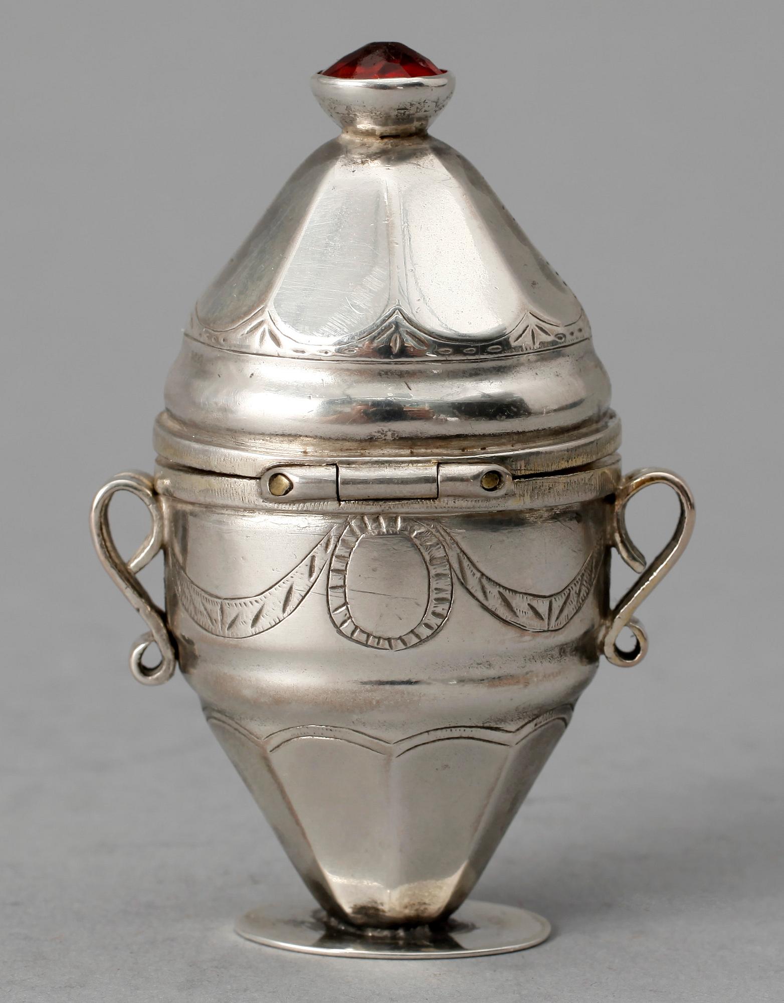 LUKTDOSA, silver, 1800-tal, ostämplad, troligen Danmark. Tot vikt 51 gram.