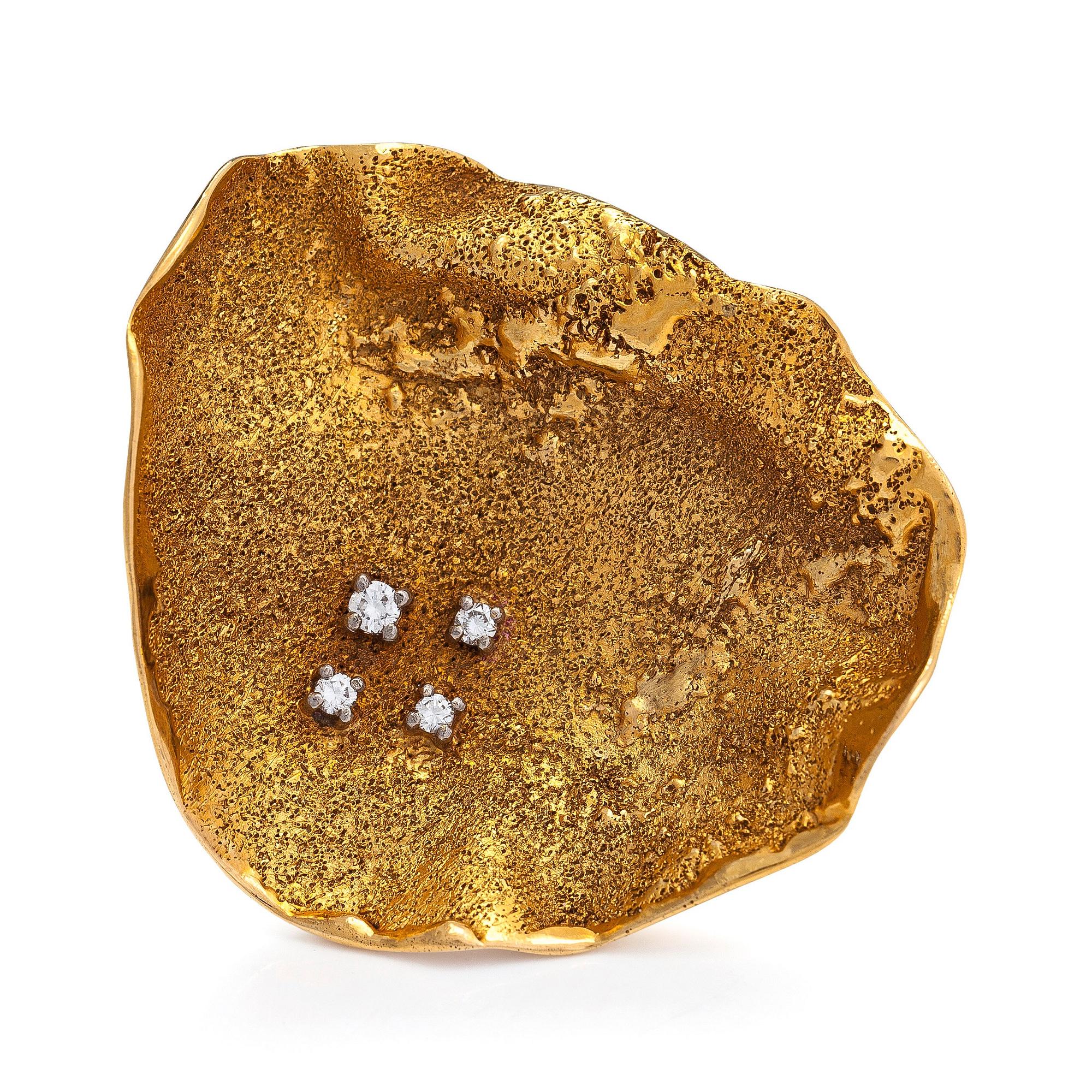 Lotta Orkomies, Brosch, 18K guld och diamanter ca 0.21 ct tot. A.Tillander, Helsingfors 1972.
