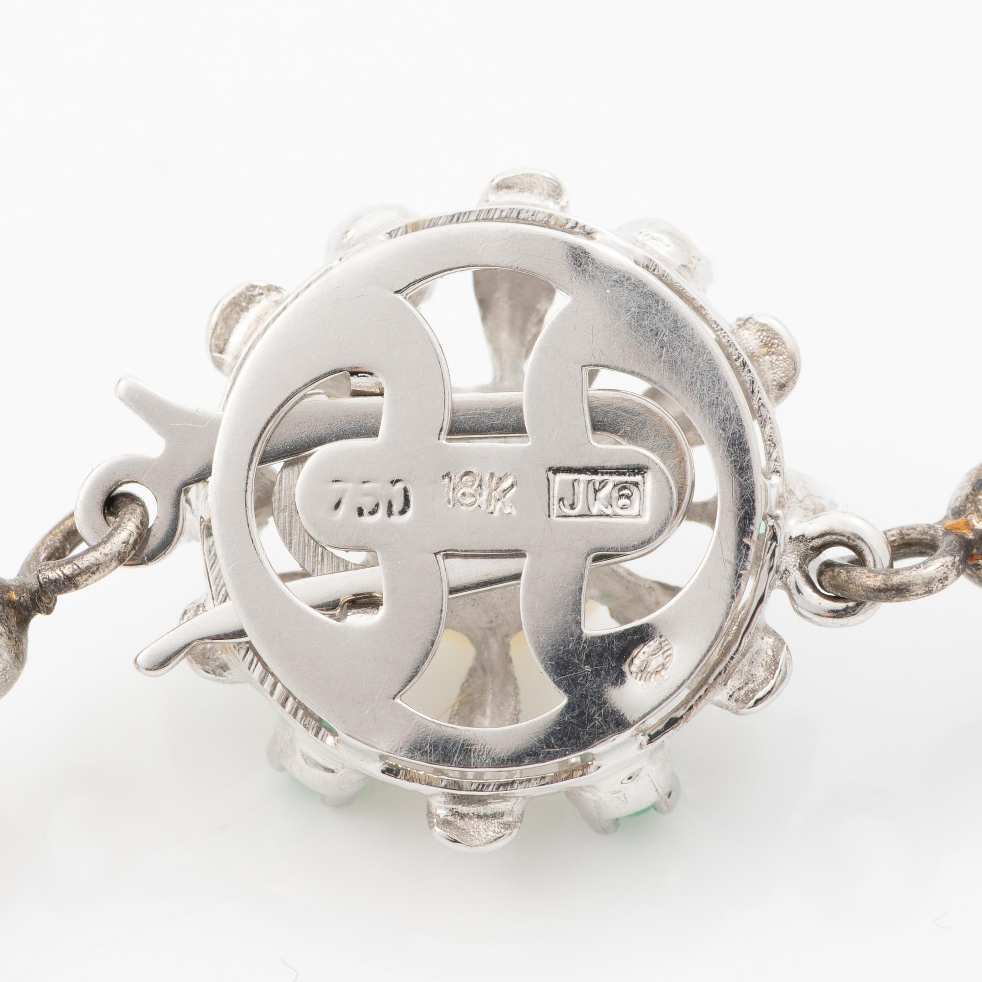 Long cultured pearl necklace with an 18K white gold clasp set with emeralds.
