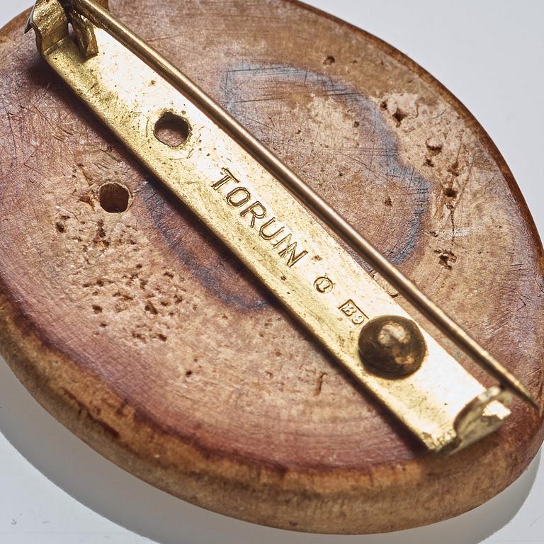 Vivianna Torun Bülow Hübe, a wood and brass brooch, executed in her own workshop in Stockholm ca 1952.