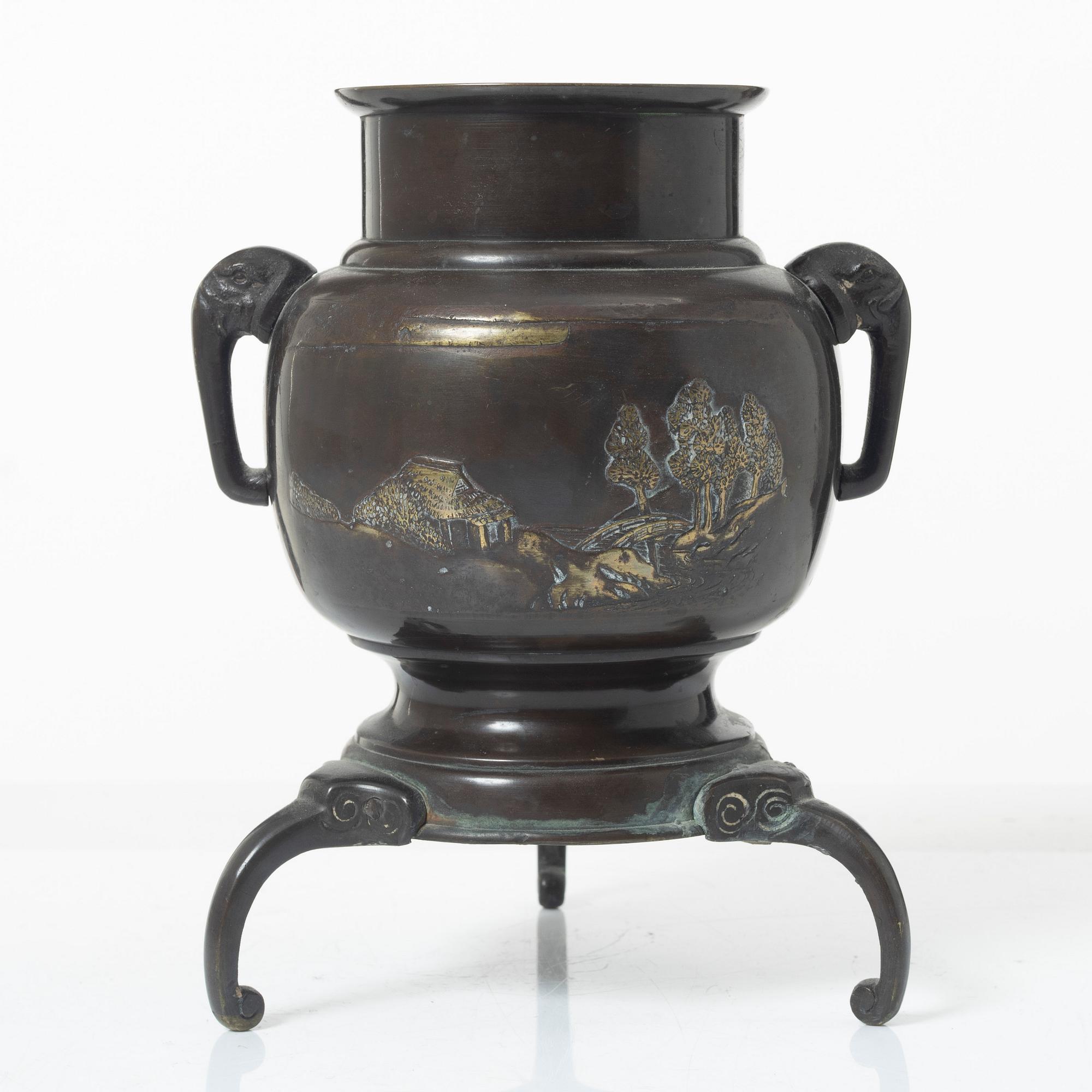 A Japanese bronze tripod vase, Meiji period (1868-1912).