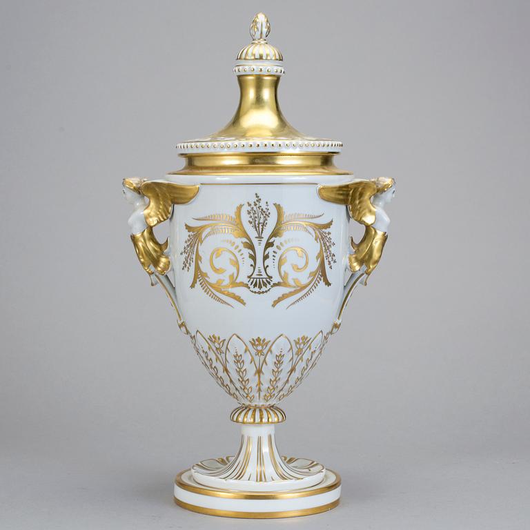 LOCKURNA, porslin, Dresden, 1900-talets första hälft.