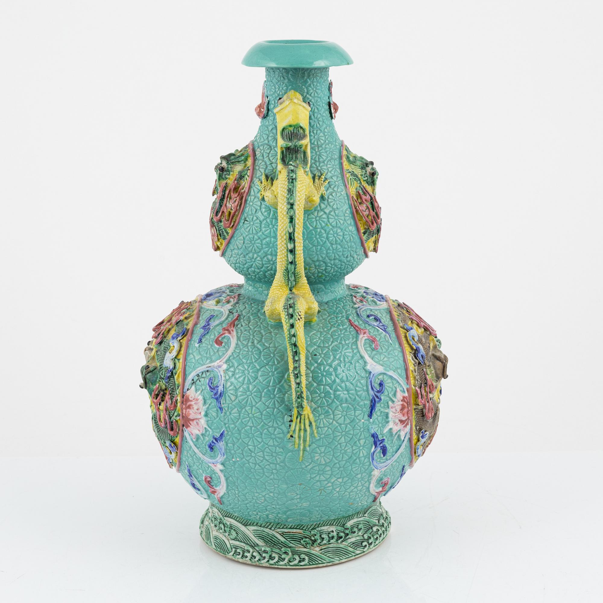 A Chinese porcelain vase, 20th Century.