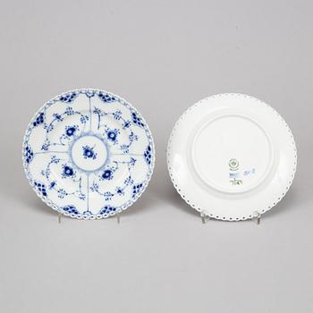 Royal Copenhagen,  28 'Musselmalet Full Lace' porcelain plates '1087', Denmark.