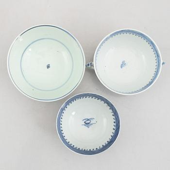 Six pieces of blue and white porcelain, China, Qing dynasty, late 18th-19th century.